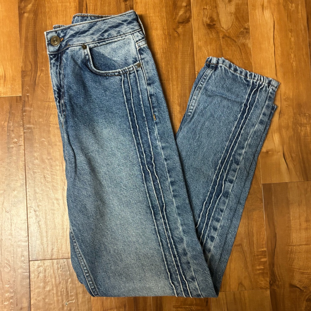 BDG Urban Outfitters Mom Jeans Size W27 L32